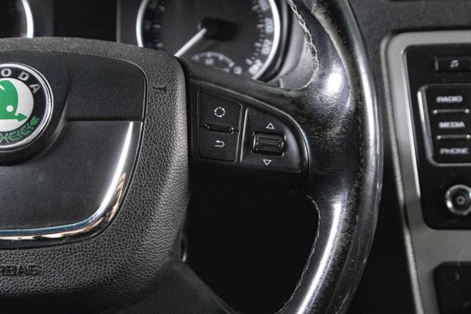 Skoda Octavia II (A5) Рестайлинг с пробегом 2012 года, цена 899 000 рублей, 160000 км, лифтбек, Автокод Объявления