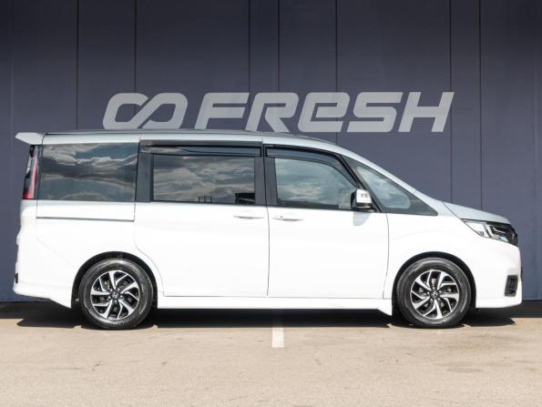 Honda Stepwgn V Рестайлинг с пробегом 2017 года, цена 2 120 000 рублей, 147188 км, минивэн, Автокод Объявления