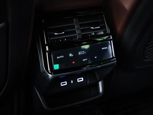 Geely Monjaro I с пробегом 2023 года, цена 3 396 000 рублей, 5912 км, внедорожник, Автокод Объявления