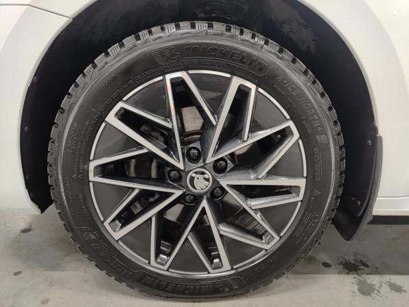 Skoda Octavia IV (A8) с пробегом 2022 года, цена 2 829 000 рублей, 46801 км, лифтбек, Автокод Объявления