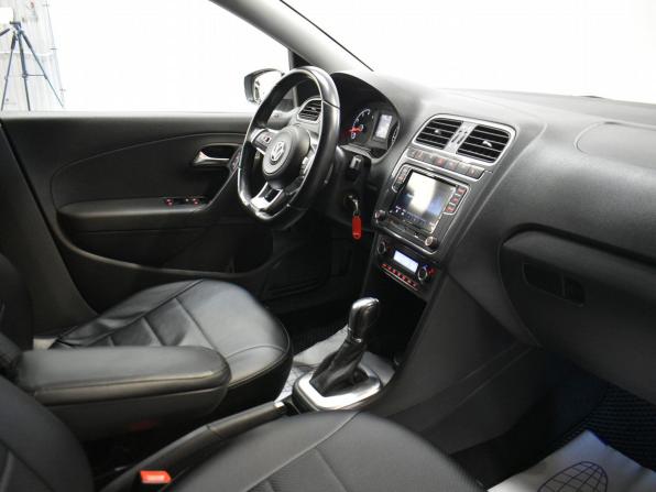 Volkswagen Polo V Рестайлинг с пробегом 2019 года, цена 1 449 000 рублей, 69673 км, седан, Автокод Объявления