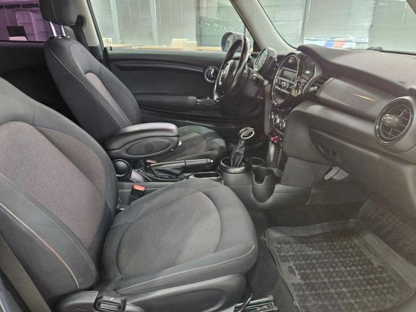 Mini Hatch III (F55/F56) с пробегом 2017 года, цена 1 580 000 рублей, 148677 км, хэтчбек, Автокод Объявления