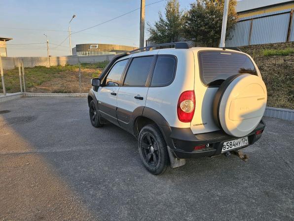 Chevrolet Niva I Рестайлинг с пробегом 2014 года, цена 677 000 рублей, 107235 км, внедорожник, Автокод Объявления