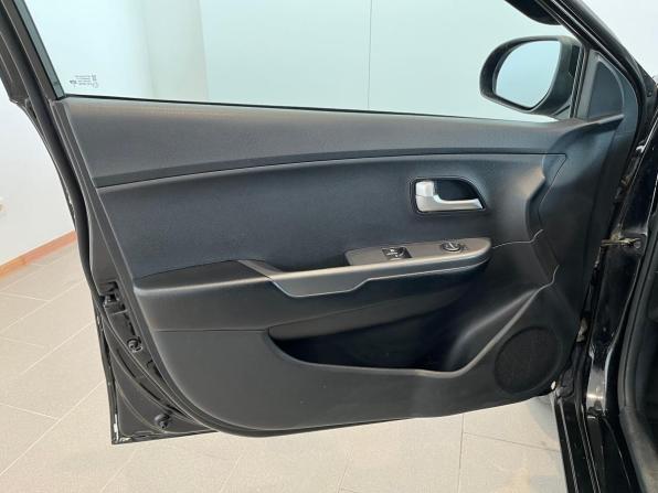 Kia Rio III Рестайлинг с пробегом 2016 года, цена 1 099 000 рублей, 95440 км, хэтчбек, Автокод Объявления