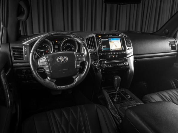 Toyota Land Cruiser 200 Series Рестайлинг 1 с пробегом 2014 года, цена 3 499 000 рублей, 255422 км, внедорожник, Автокод Объявления