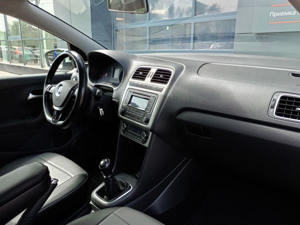 Volkswagen Polo V Рестайлинг с пробегом 2017 года, цена 1 277 000 рублей, 153780 км, седан, Автокод Объявления