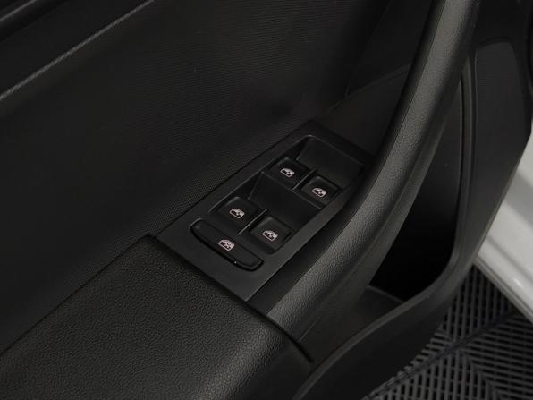 Volkswagen Polo VI с пробегом 2021 года, цена 1 380 000 рублей, 82534 км, лифтбек, Автокод Объявления