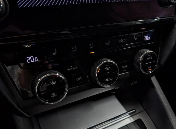 Skoda Octavia III (A7) Рестайлинг с пробегом 2017 года, цена 1 650 000 рублей, 97857 км, лифтбек, Автокод Объявления