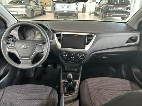 Hyundai Solaris II с пробегом 2018 года, цена 1 295 000 рублей, 80432 км, седан, Автокод Объявления