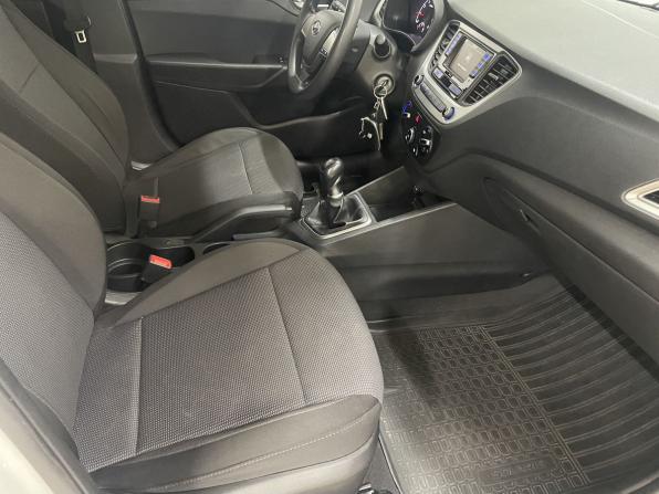 Hyundai Solaris II с пробегом 2019 года, цена 1 050 000 рублей, 196060 км, седан, Автокод Объявления