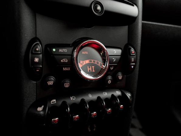 Mini Hatch II (R56) Рестайлинг с пробегом 2012 года, цена 1 000 000 рублей, 105971 км, хэтчбек, Автокод Объявления
