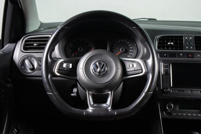 Volkswagen Polo V Рестайлинг с пробегом 2019 года, цена 1 369 000 рублей, 78000 км, седан, Автокод Объявления
