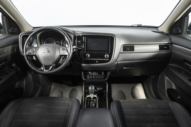 Mitsubishi Outlander III Рестайлинг 3 с пробегом 2021 года, цена 2 699 000 рублей, 108777 км, внедорожник, Автокод Объявления