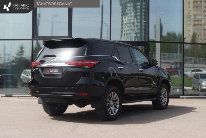 Toyota Fortuner II Рестайлинг с пробегом 2022 года, цена 5 300 000 рублей, 5596 км, внедорожник, Автокод Объявления