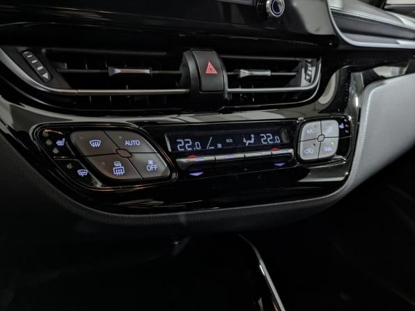 Toyota C-HR I Рестайлинг с пробегом 2021 года, цена 3 100 000 рублей, 56106 км, внедорожник, Автокод Объявления
