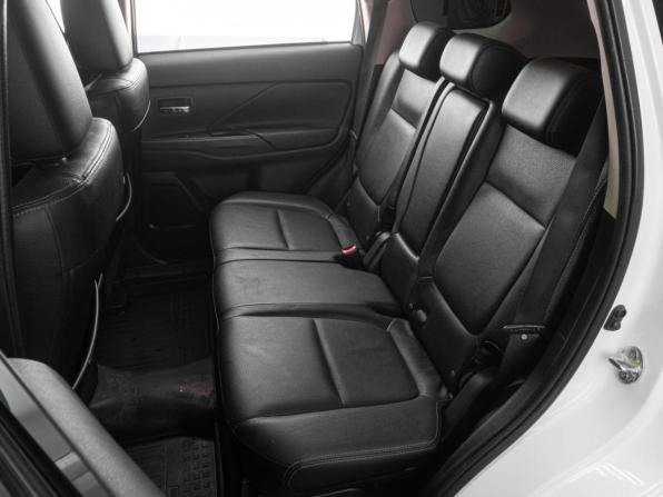 Mitsubishi Outlander III Рестайлинг 2 с пробегом 2015 года, цена 1 929 000 рублей, 209161 км, внедорожник, Автокод Объявления