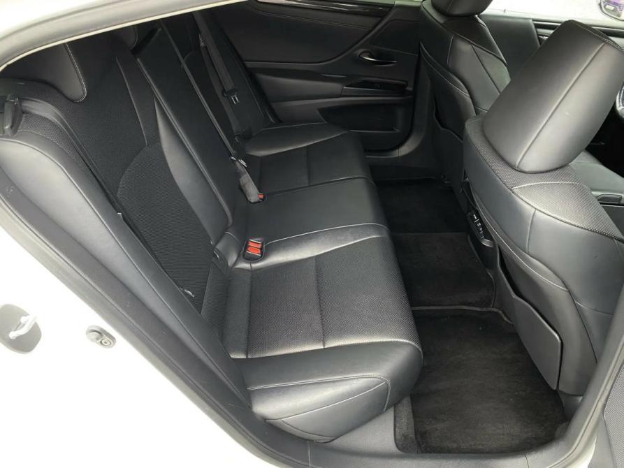 Lexus ES VII Сочи  - изображение 13