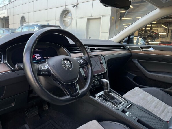 Volkswagen Passat B8 с пробегом 2017 года, цена 2 298 000 рублей, 99000 км, седан, Автокод Объявления