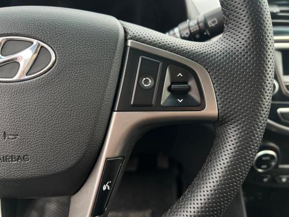 Hyundai Solaris I Рестайлинг с пробегом 2015 года, цена 870 000 рублей, 222697 км, хэтчбек, Автокод Объявления
