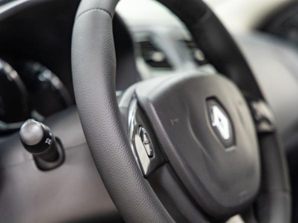 Renault Logan II с пробегом 2017 года, цена 888 000 рублей, 122365 км, седан, Автокод Объявления