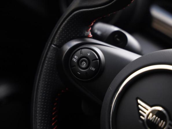 Mini Hatch III (F55/F56) Рестайлинг с пробегом 2020 года, цена 2 949 000 рублей, 85671 км, хэтчбек, Автокод Объявления