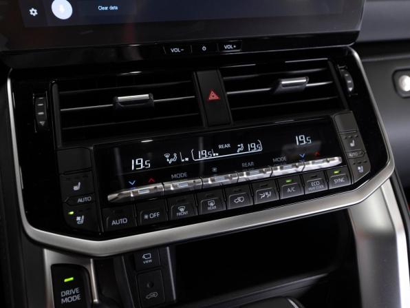 Toyota Land Cruiser 300 Series с пробегом 2024 года, цена 14 250 000 рублей, 34 км, внедорожник, Автокод Объявления