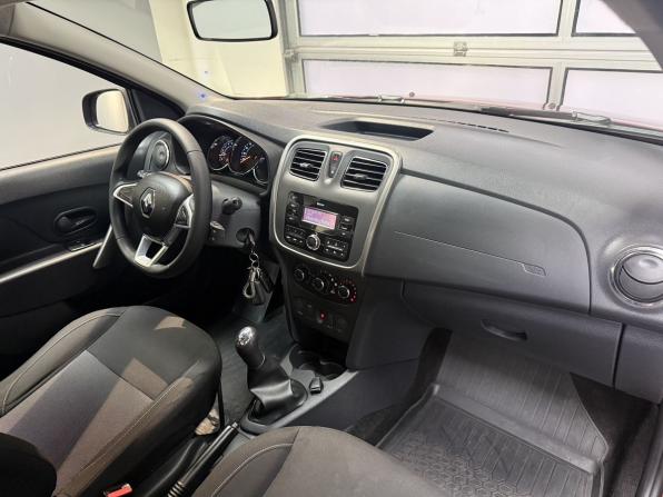 Renault Logan II Рестайлинг с пробегом 2019 года, цена 1 100 000 рублей, 87000 км, седан, Автокод Объявления