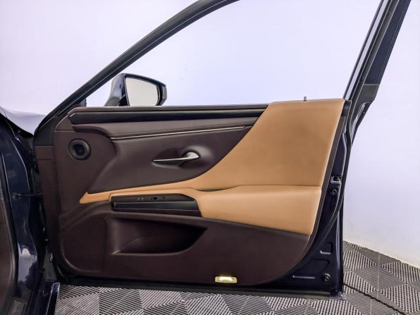 Lexus ES VII с пробегом 2019 года, цена 3 100 000 рублей, 155705 км, седан, Автокод Объявления
