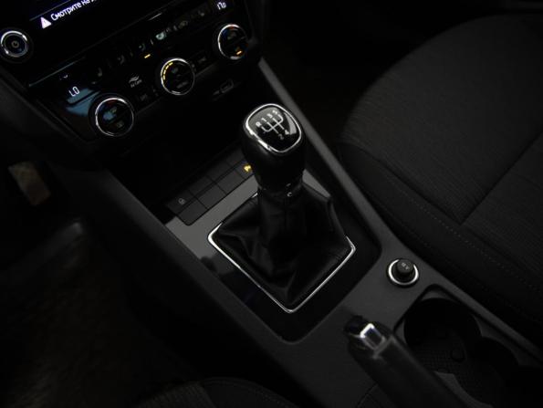 Skoda Octavia III (A7) Рестайлинг с пробегом 2019 года, цена 1 599 000 рублей, 159035 км, лифтбек, Автокод Объявления