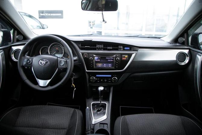 Toyota Auris II с пробегом 2013 года, цена 1 098 000 рублей, 211600 км, хэтчбек, Автокод Объявления