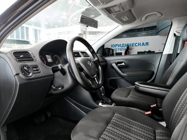 Volkswagen Polo V Рестайлинг с пробегом 2017 года, цена 1 210 000 рублей, 112947 км, седан, Автокод Объявления