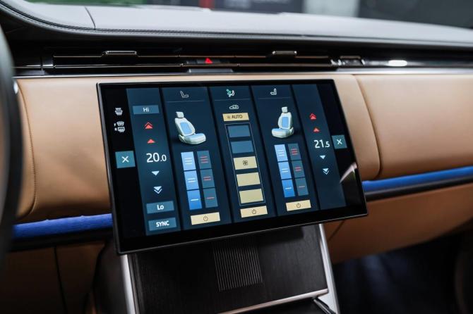 Новый Land Rover Range Rover V 2025 года, цена 23 490 000 рублей, внедорожник, Автокод Объявления