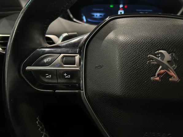 Peugeot 3008 II с пробегом 2017 года, цена 1 399 000 рублей, 172239 км, внедорожник, Автокод Объявления