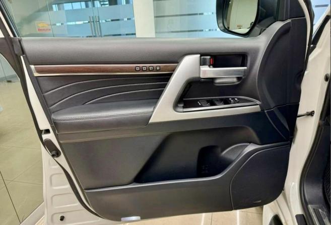 Toyota Land Cruiser 200 Series Рестайлинг 2 с пробегом 2019 года, цена 8 450 000 рублей, 134000 км, внедорожник, Автокод Объявления