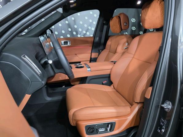Li Auto (Lixiang) L9 I Рестайлинг с пробегом 2024 года, цена 8 800 000 рублей, 17 км, внедорожник, Автокод Объявления