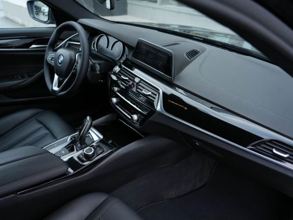 BMW 5 серии VII (G30/G31/G38) с пробегом 2019 года, цена 2 835 000 рублей, 312000 км, седан, Автокод Объявления
