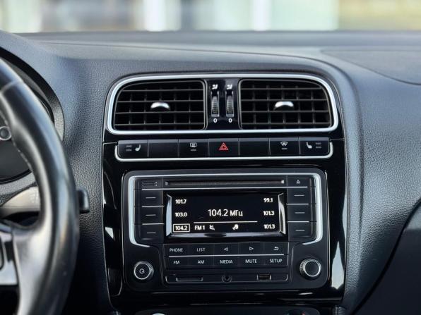 Volkswagen Polo V Рестайлинг с пробегом 2018 года, цена 985 000 рублей, 128302 км, седан, Автокод Объявления