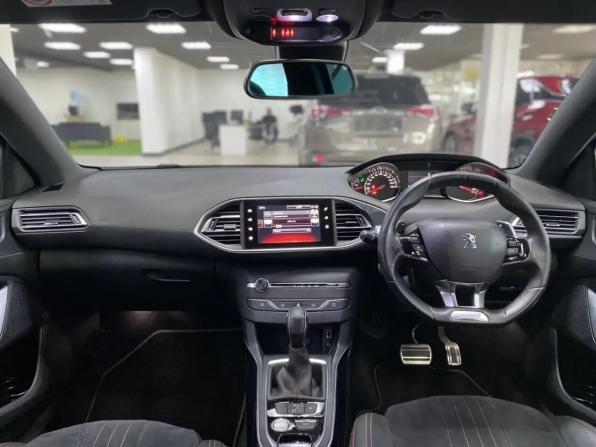 Peugeot 308 II с пробегом 2015 года, цена 1 569 000 рублей, 111900 км, универсал, Автокод Объявления