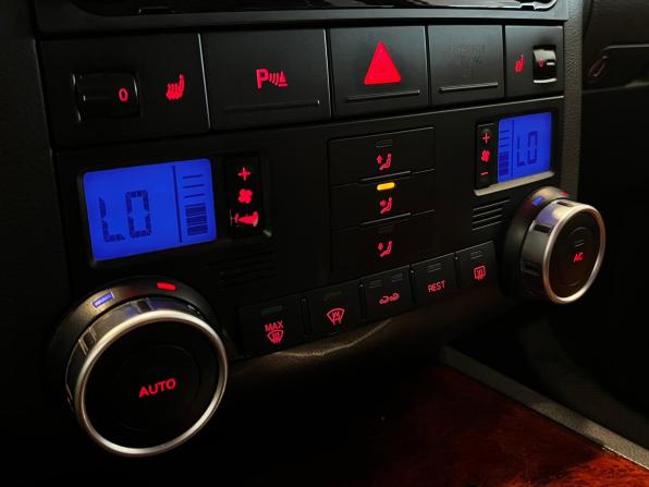 Volkswagen Touareg I Рестайлинг с пробегом 2009 года, цена 1 250 000 рублей, 335240 км, внедорожник, Автокод Объявления