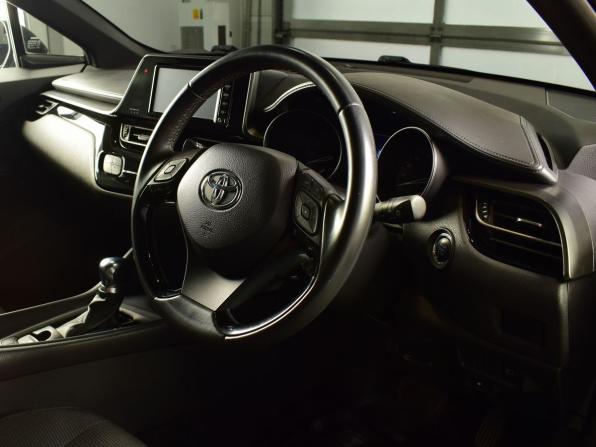 Toyota C-HR I с пробегом 2018 года, цена 2 099 999 рублей, 144761 км, внедорожник, Автокод Объявления