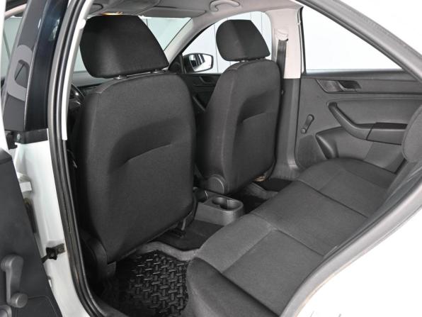 Skoda Rapid I с пробегом 2015 года, цена 850 000 рублей, 179182 км, лифтбек, Автокод Объявления