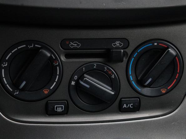 Nissan Tiida II с пробегом 2015 года, цена 1 000 000 рублей, 155325 км, хэтчбек, Автокод Объявления