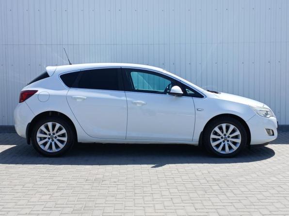 Opel Astra J с пробегом 2012 года, цена 845 000 рублей, 165450 км, хэтчбек, Автокод Объявления