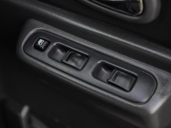 Suzuki Jimny III Рестайлинг 2 с пробегом 2013 года, цена 1 220 000 рублей, 91151 км, внедорожник, Автокод Объявления