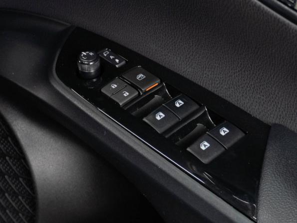 Toyota Prius IV (XW50) с пробегом 2017 года, цена 1 800 000 рублей, 311272 км, лифтбек, Автокод Объявления