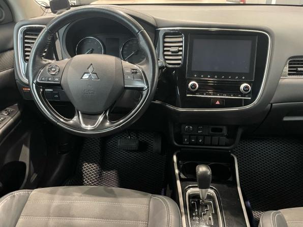 Mitsubishi Outlander III Рестайлинг 3 с пробегом 2021 года, цена 2 260 000 рублей, 120000 км, внедорожник, Автокод Объявления