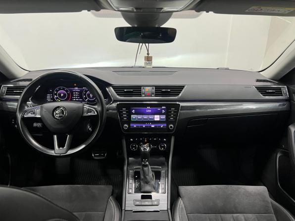 Skoda Superb III Рестайлинг с пробегом 2019 года, цена 2 369 000 рублей, 175500 км, лифтбек, Автокод Объявления