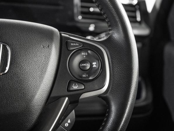 Honda Stepwgn V с пробегом 2017 года, цена 2 100 000 рублей, 59348 км, минивэн, Автокод Объявления