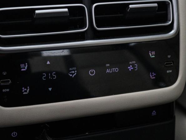 Li Auto (Lixiang) L7 I Рестайлинг с пробегом 2024 года, цена 6 900 000 рублей, 47566 км, внедорожник, Автокод Объявления