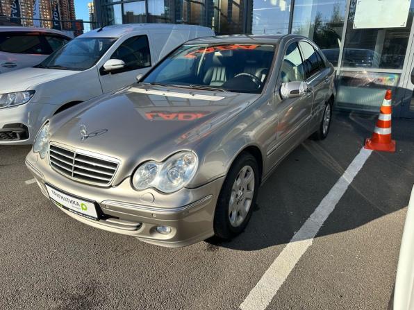 Mercedes-Benz C-Класс II (W203) Рестайлинг с пробегом 2006 года, цена 549 000 рублей, 335184 км, седан, Автокод Объявления
